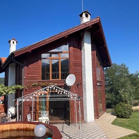 הוילה Large Luxury Chalet In Raduil, Nr Borovets - Hot Tub, Views, Wi-Fi מראה חיצוני תמונה