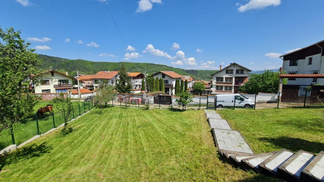 הוילה Large Luxury Chalet In Raduil, Nr Borovets - Hot Tub, Views, Wi-Fi מראה חיצוני תמונה