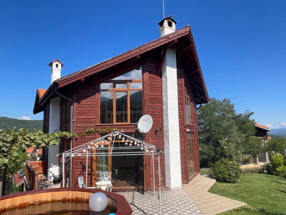 הוילה Large Luxury Chalet In Raduil, Nr Borovets - Hot Tub, Views, Wi-Fi מראה חיצוני תמונה