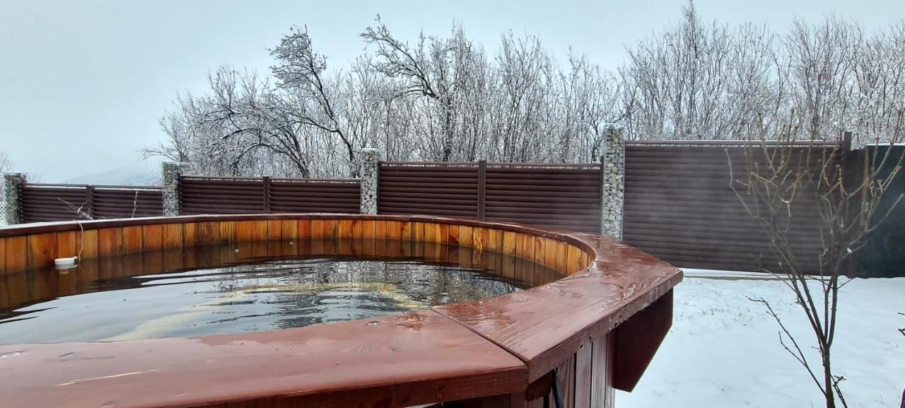 הוילה Large Luxury Chalet In Raduil, Nr Borovets - Hot Tub, Views, Wi-Fi מראה חיצוני תמונה