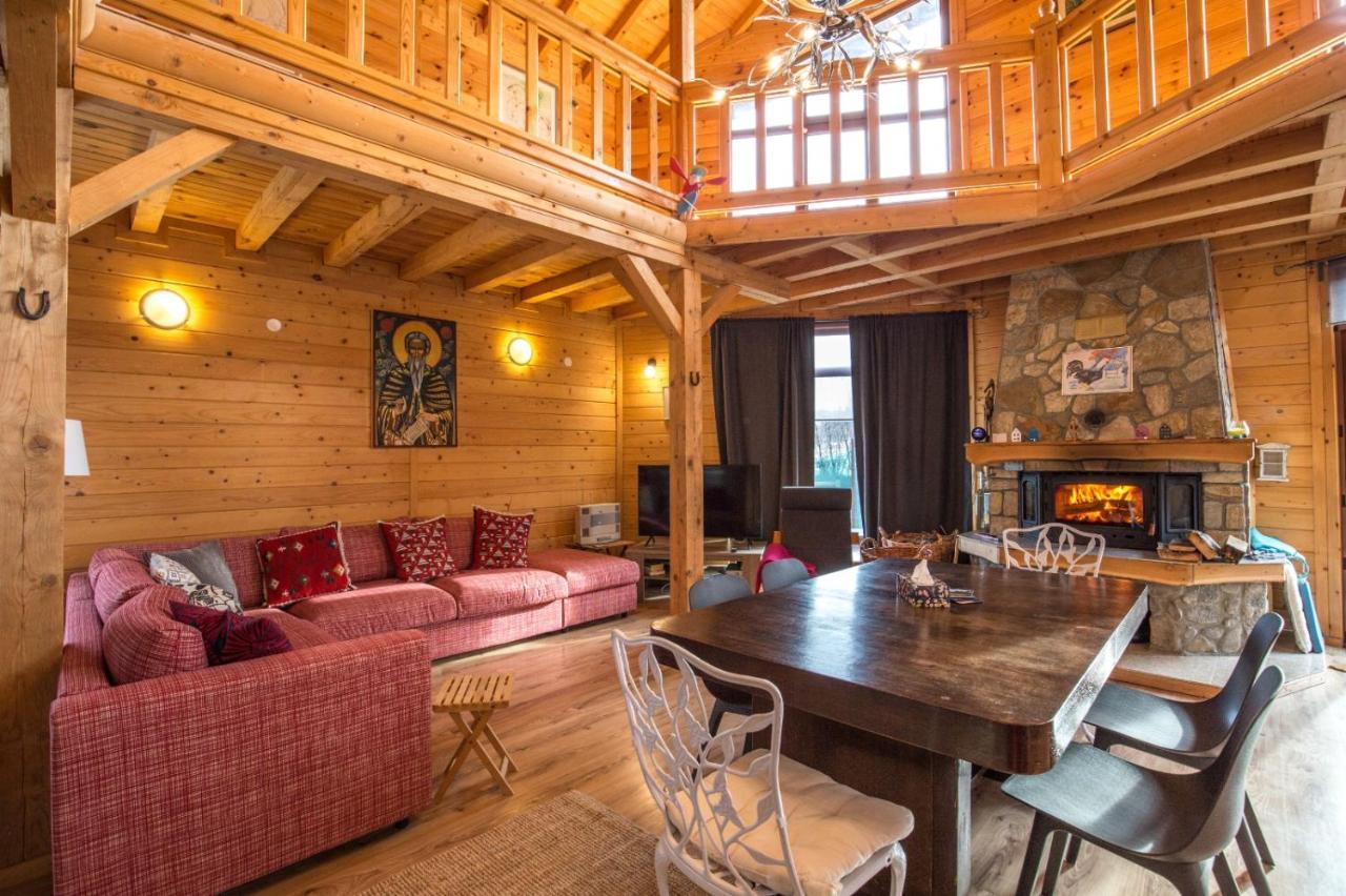 הוילה Large Luxury Chalet In Raduil, Nr Borovets - Hot Tub, Views, Wi-Fi מראה חיצוני תמונה